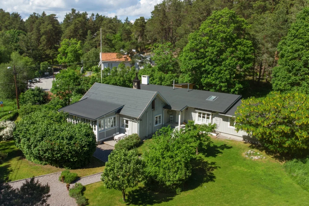28. Takomlaggning Taklacka Villa Botkyrka Lavendeln 1536x1024