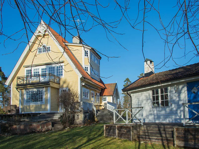 Byte av panel pa hus Holo Sormland